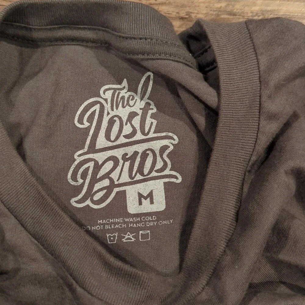 The lost bros Disney world parks top - Picture 3 of 3